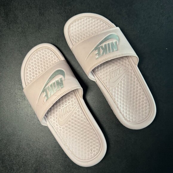 Pink Nike slides Size 6 - 359 - Picture 2 of 4